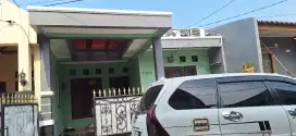 Disewakan rumah minimalis dengan kolam ikan koi yang cantik