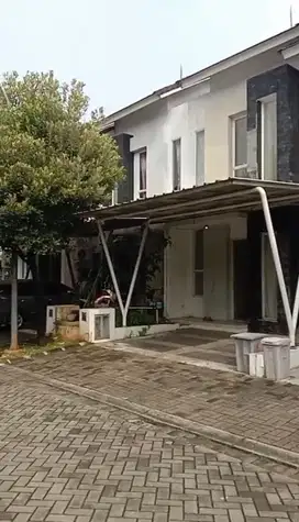 Disewakan Rumah 2 Lantai Graha Raya Termurah Strategis Shm Nego