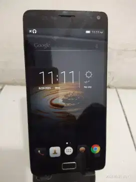 HP bekas, berfungsi normal, baterai asli dan bagus.