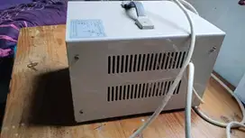 Stabilizer Arakawa 2000VA dalam kondisi mulus.