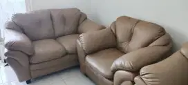 Sofa besar kulit coklat soft seperti bsru