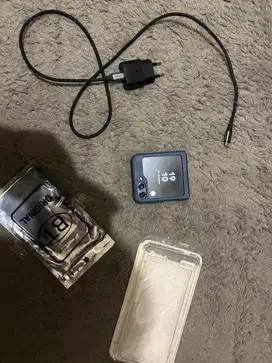 samsung z flip 5 8/256gb sein charger,case