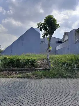 Bukit Golf Internasional dekat pos Satpam