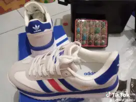 Sepatu running, sneaker, Olga Adidas SL 72