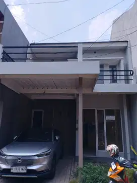 Rumah 2 lantai dekat MRT & halte busway cluster the height