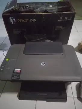 Dijual printer HP Deskjet 1050, bisa untuk fotocopy. Ada dus + CD