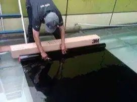 Jasa Pasang kaca film & Cutting stiker rumah sticker kantor gedung dll