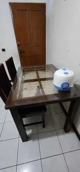 Nego yuk, Meja makan masih ok. Mangga yang berminat masih bagus banget