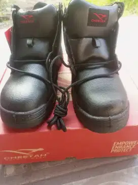 Sepatu safety Cheetahh
