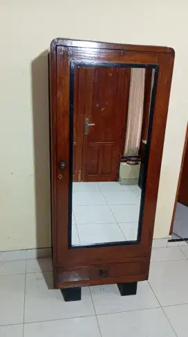 Lemari jati lawasan