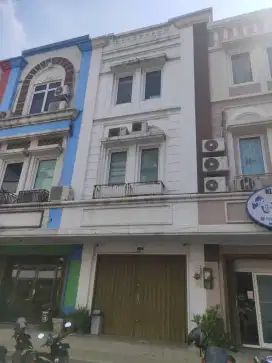 Ruko 3 Lantai di Golden Madrid BSD, Seberang Pasar Modern BSD