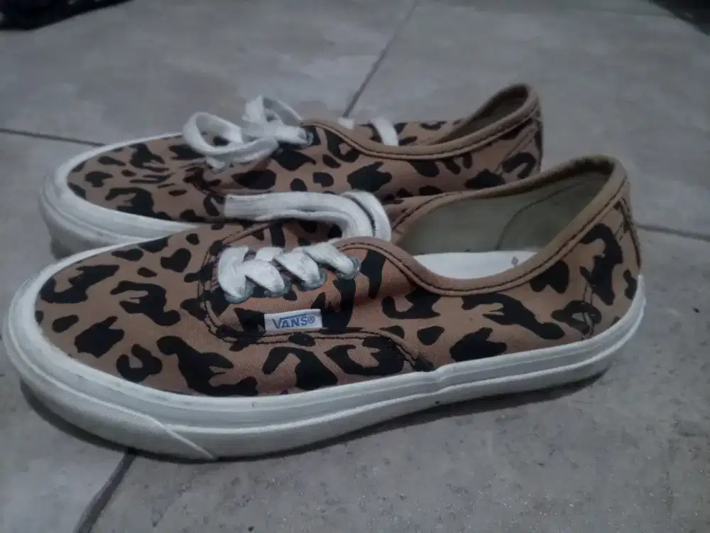 Sepatu Vans Style 44 Size 36.5