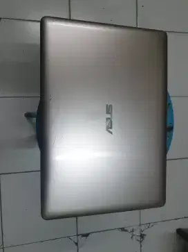 Asus A456U

Intel Core i7 7500U
Ram 16gb ddr4
Ssd 512gb
Dual vga 940mx