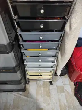 Rak susun multi fungsi