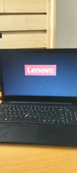 Laptop merek Thinkpad Lenovo seri E580 RAM 8 SSD 256GB