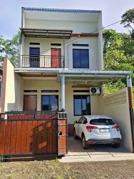 DISEWAKAN RUMAH 2 LANTAI, 3KT, 2KM, FURNISHED , BANYUMANIK SEMARANG