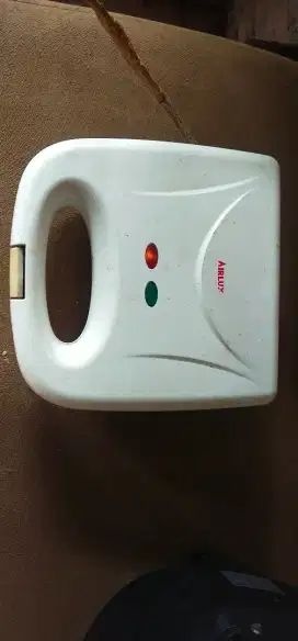 Pemanggang roti bakar elektronik