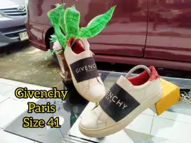 Sepatu Givenchy Paris Slip on
