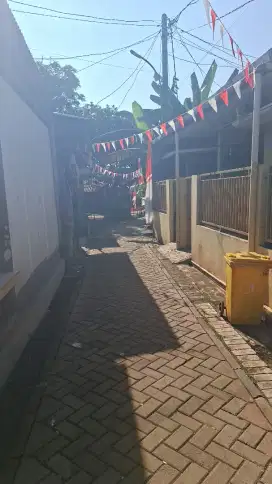 Rumah kontrakan type 27 kamar tamu + km. Tidur AC + rg.dapur, mandi.