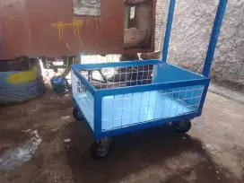Troli Castor enteng di dorong