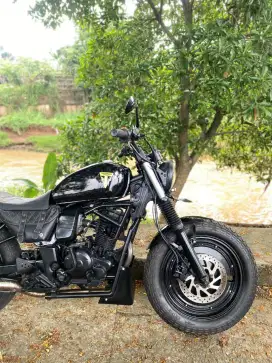 Motor custom bobber triumph