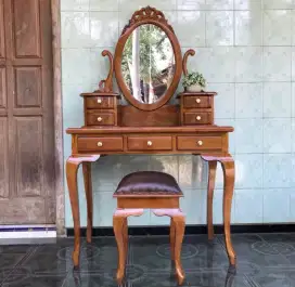 Meja rias kartini