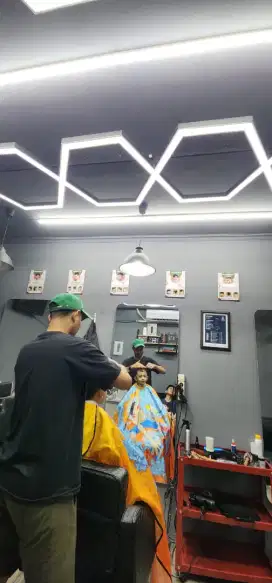 DIJUAL ALAT-ALAT BARBERSHOP ATAU POTONG RAMBUT PRIA