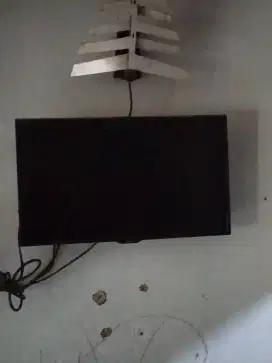 TV LCD merek Sharp 24inc + Set Box