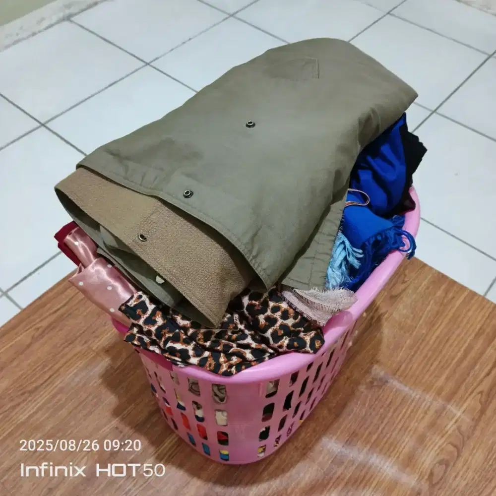 Lelang Pakaian Preloved masih pada bagus