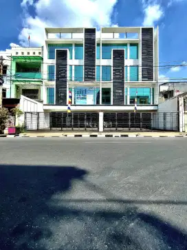 Gedung Baru Strategis Dijual