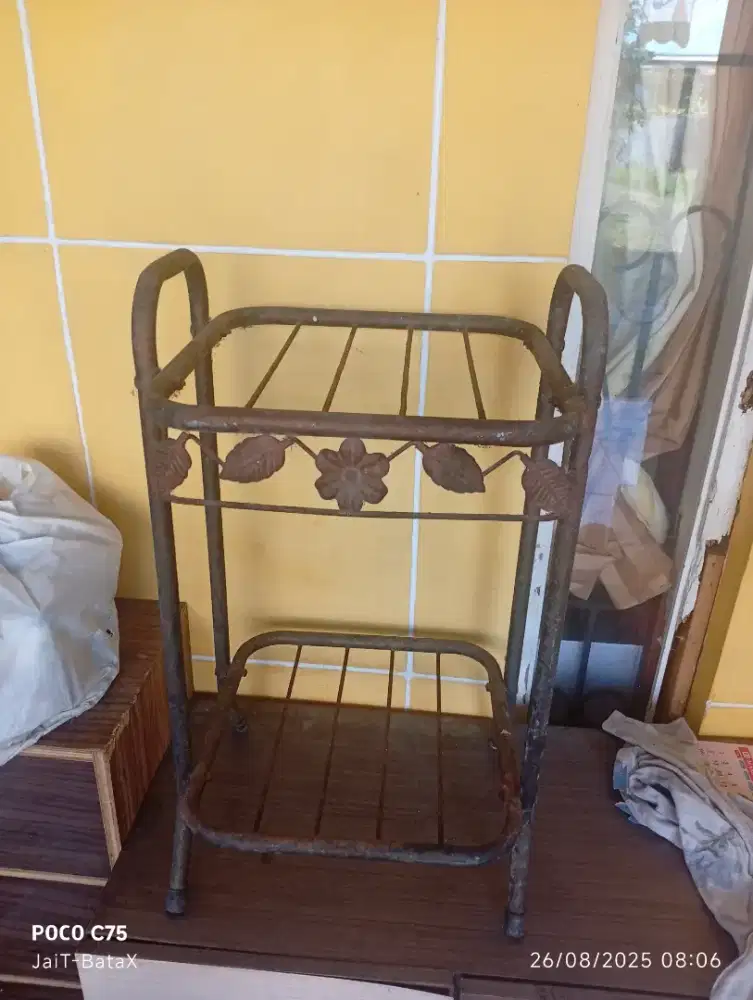 Rak besi dispenser