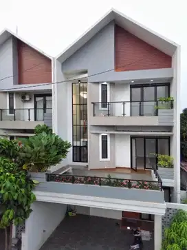 Rumah Mewah Dalam Cluster Pinggir Jalan Dekat Cilandak Di Jagakarsa