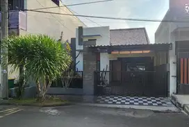 Rumah Bagus di Mahkota Simprug Ciledug dekat busway puribeta tangerang
