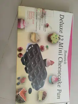 Nonstick deluxe 12 mini cheesecake pan