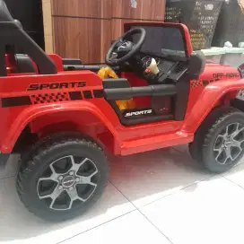 Mobil-mobilan aki bekas M 8288 DUAL