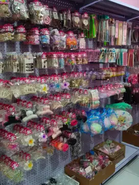 Dijual perlengkapan usaha kosmetik dan aksesoris