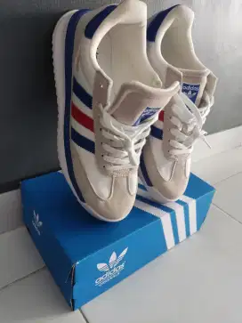 Jual Sepatu ADIDAS 2 PASANG like new BU