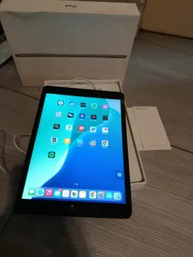 Jual cepat ipad 8 32gb wifi only fullset