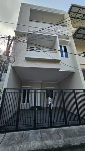 Dijual Rumah Baru 3 lantai area Tanjung Duren Jakarta Barat