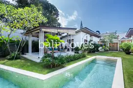 Vila Luas Dua Kamar Tidur Yang Indah Di Tepi Pantai Sanur
