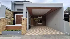 RUMAH MODERN, CARPOT BISA 2 MOBIL DEKAT JOGJA BAY DI SLEMAN