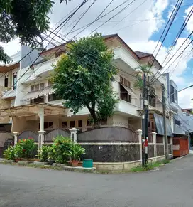 Rumah Hoek 3 Lantai 13x14 Agung Utara Sunter hadap Barat Selatan