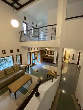 Rumah siap huni disetrasari nyaman dan aman semi furnish