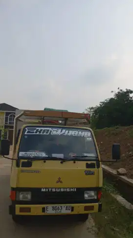 Dijual mobil truk cdd