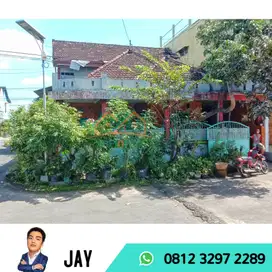 Rumah Model Klasik Dengan Posisi Hook Di kawasan Kota (Pk)