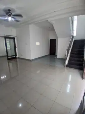 Dijual Rumah Strategis di Gading Serpong, Kelapa Dua
