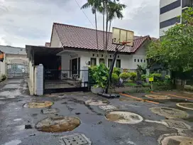 Dijual BU rumah bagus dan strategis di Komp Keuangan Fatmawati JakSel