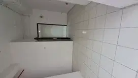 disewakan unit 2br kosongan lantai rendah siap huni