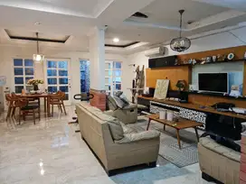 Rumah 2 Lantai Furnished Strategis di Jakarta Pusat