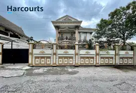 Rumah Mewah fully furnished 2 lantai Tengah Kota di Manahan Solo